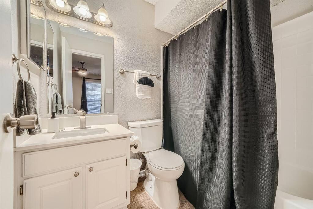 Chic 2B Getaway - 10Min To Dtwn - W/D, Pool, Prkg Apartment Austin Exterior photo